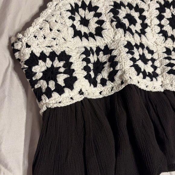 White and black crochet tank top, with flowy bottom. Spaghetti straps. - Picture 4 of 5